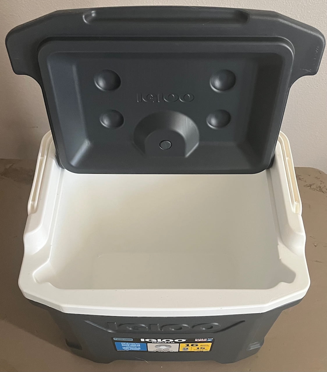 Igloo 16qt Ice Chest Water Cooler with Bail Handle - Jet Carbon