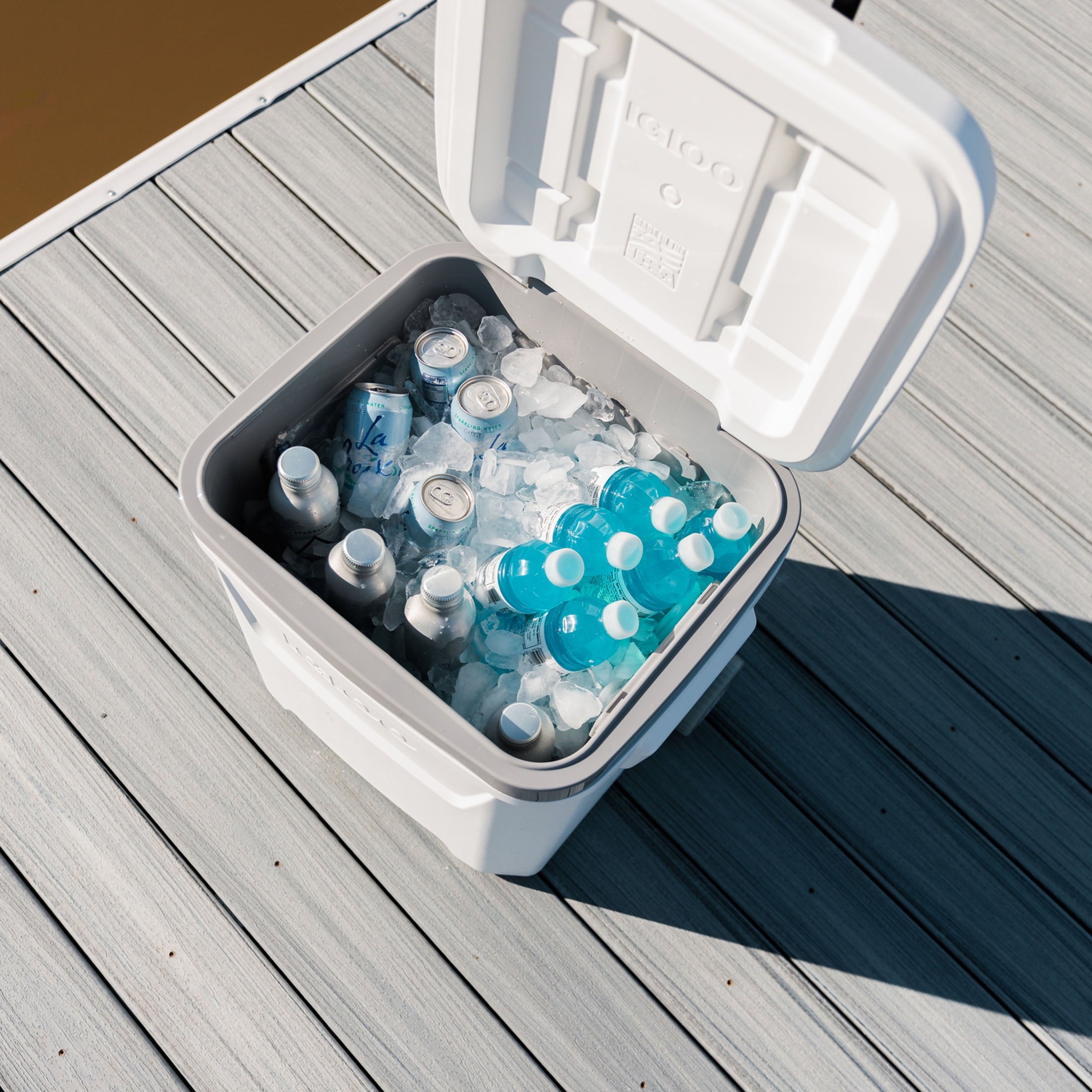Igloo 60 QT Marine Ice Chest Cooler with Wheels - White