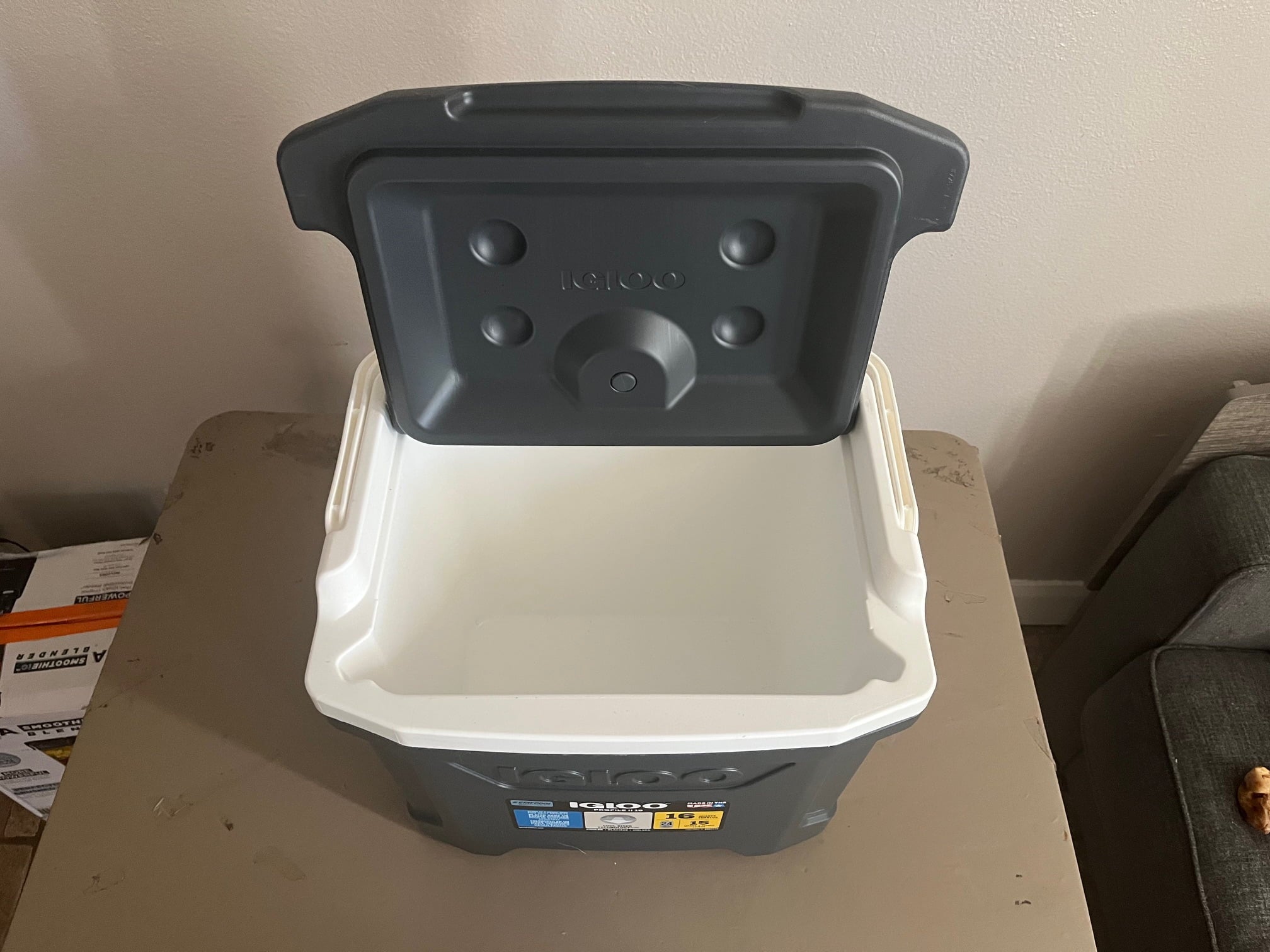 Igloo 16qt Ice Chest Water Cooler with Bail Handle - Jet Carbon